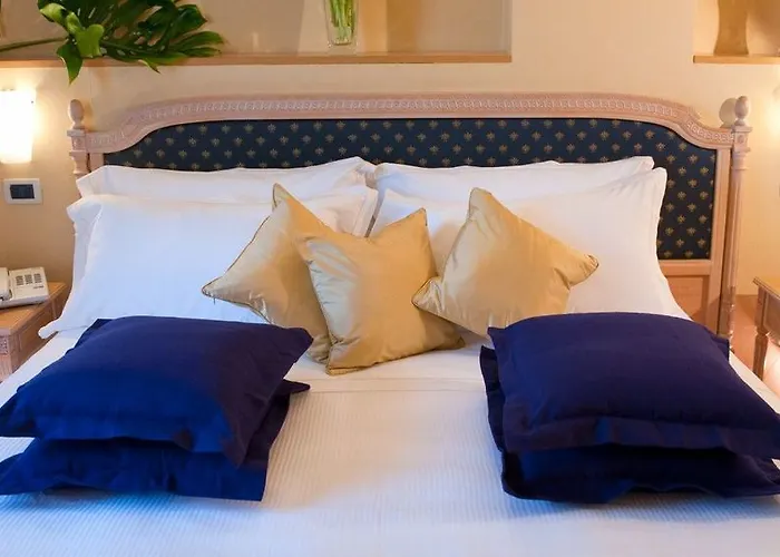 C-外交官酒店 酒店